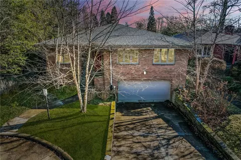 120 Aylesboro Ln, Pittsburgh, PA 15217