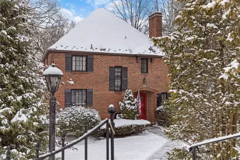 319 Oak Forest Dr, Pittsburgh, PA 15216