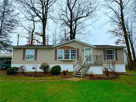 3 Ruby Dr, Grove City, PA 16127
