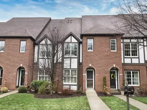 808 Kingsberry Cir, Pittsburgh, PA 15234