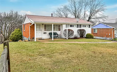 425 Presque Isle Dr, Pittsburgh, PA 15239
