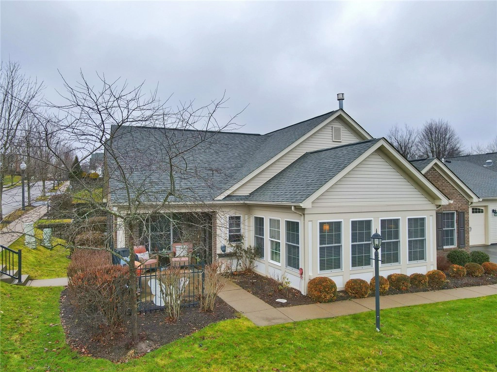 2082 Isleworth Ln  