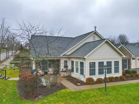 2082 Isleworth Ln, Cranberry Township, PA 16066