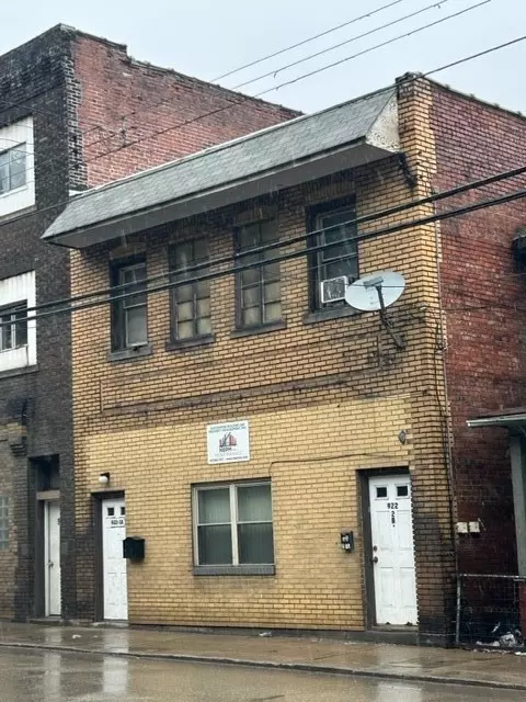 922 Island Ave, Mckees Rocks, PA 15136