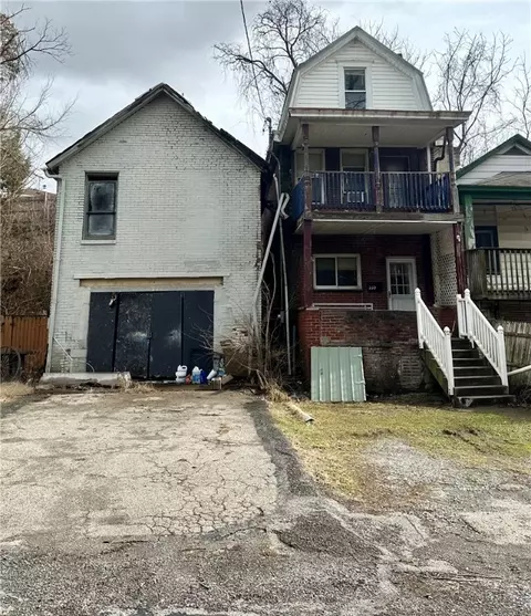 330 Nesbitt St, Carnegie, PA 15106