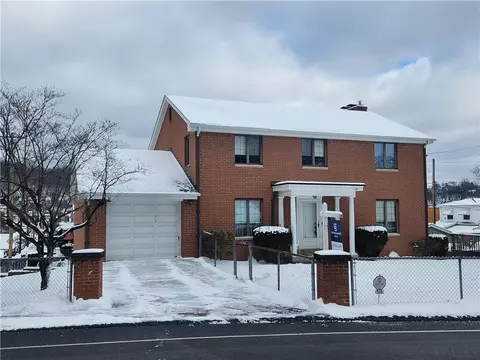 814 Pine Hollow Rd, Mckees Rocks, PA 15136