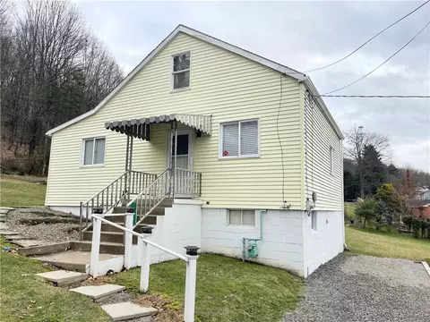 146 Veterans Ave, Leechburg, PA 15656