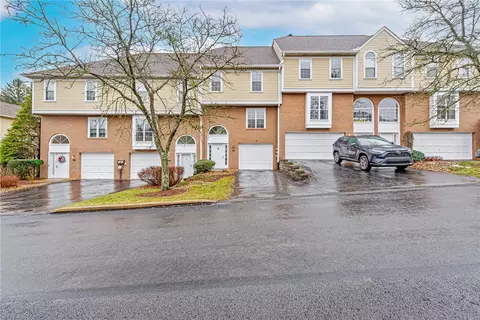 545 Lakewood Dr, Monroeville, PA 15146