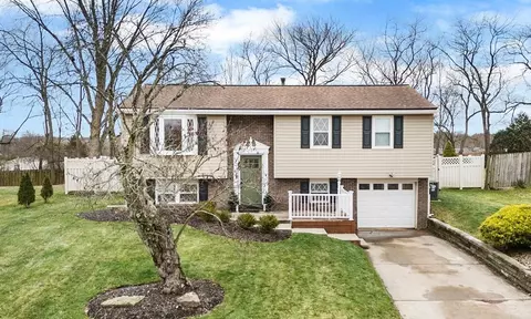 108 Brookston Dr, Cranberry Township, PA 16066