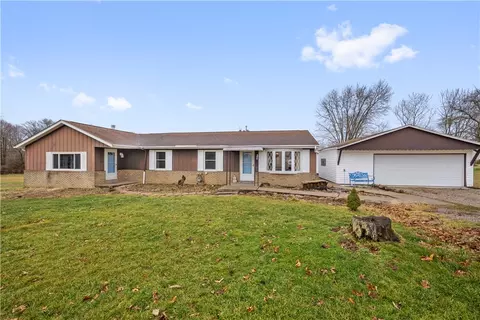 102 East Dr, Carmichaels, PA 15320