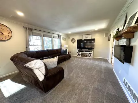 102 Walnut Dr, Eighty Four, PA 15330 photo 14