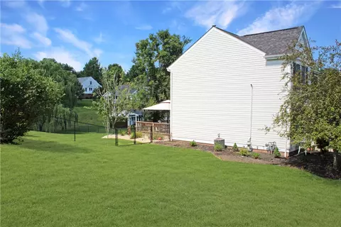 102 Walnut Dr, Eighty Four, PA 15330 photo 5