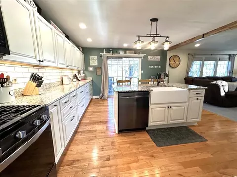 102 Walnut Dr, Eighty Four, PA 15330 photo 10
