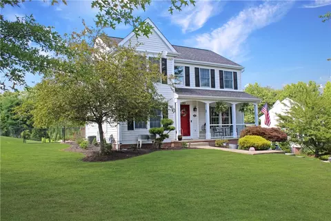 102 Walnut Dr, Eighty Four, PA 15330 photo 2