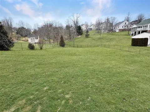 102 Walnut Dr, Eighty Four, PA 15330 photo 3