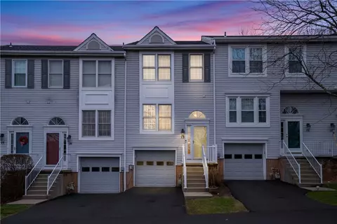 13 Cherryhurst Ln, Bridgeville, PA 15017