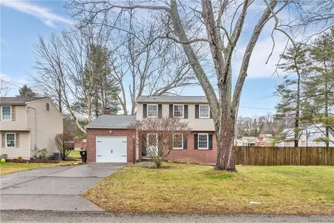 112 Thunderwood Dr, Bethel Park, PA 15102
