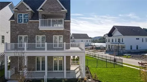 2 Carolina Ave, Oakmont, PA 15139