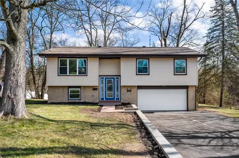 400 Woodhaven Dr, Monroeville, PA 15146