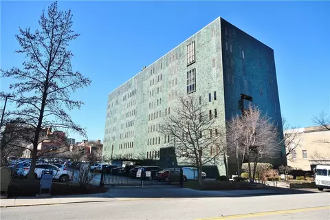 540 N Neville St #206, Pittsburgh, PA 15213