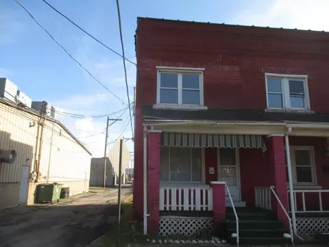 18 8th St, Midland, PA 15059