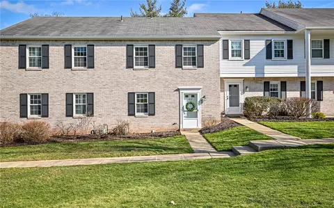 102 Olde Ingomar Ct, Pittsburgh, PA 15237