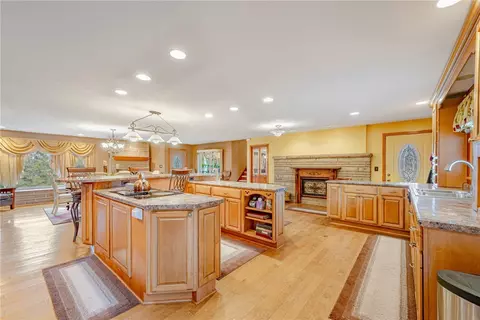 618 Kathy Ln, Export, PA 15632 photo 3