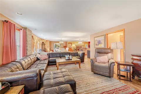 618 Kathy Ln, Export, PA 15632 photo 12