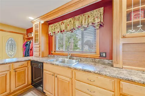 618 Kathy Ln, Export, PA 15632 photo 6