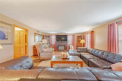 618 Kathy Ln, Export, PA 15632 photo 11