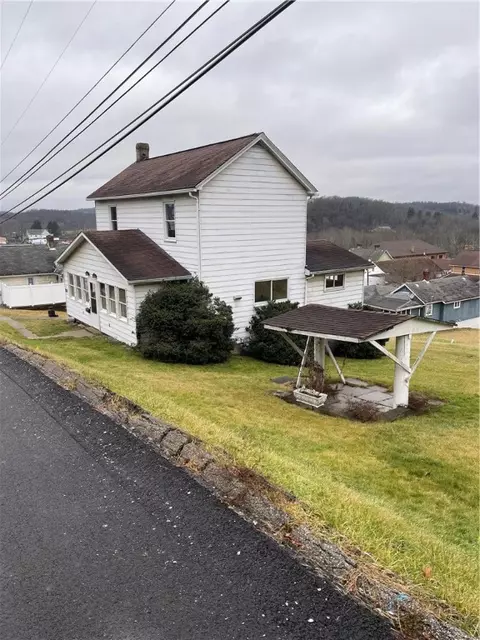 407 Madison Ave, Herminie, PA 15637
