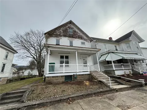 321 W 2nd Ave, Derry, PA 15627
