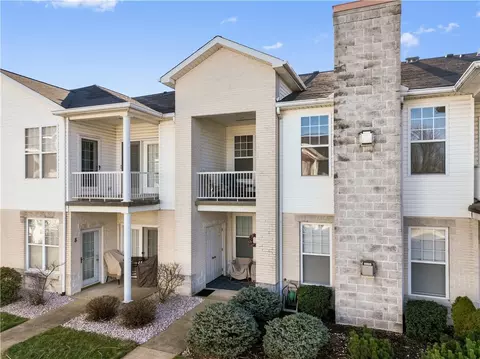 240 Adams Pointe Blvd #4, Mars, PA 16046