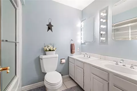 Bath - 660 Old Post Rd, Prosperity, PA 15329 photo 1 of 3