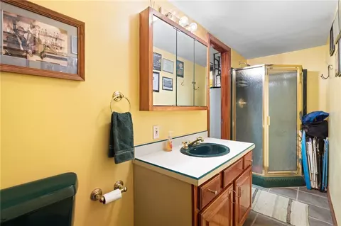 Bath - 660 Old Post Rd, Prosperity, PA 15329 photo 3 of 3