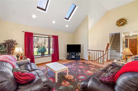 Living - 660 Old Post Rd, Prosperity, PA 15329 photo 3 of 4