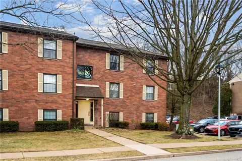 7248 Beacon Hill Dr, Pittsburgh, PA 15221