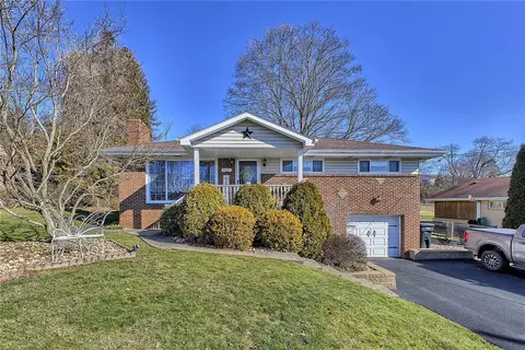 14289 Horseshoe Dr, White Oak, PA 15131