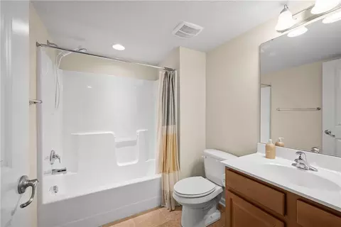 Bath - 247 Broadstone Dr, Mars, PA 16046 photo 3 of 3