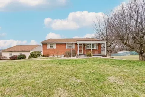 1150 Waverly Dr, Latrobe, PA 15650