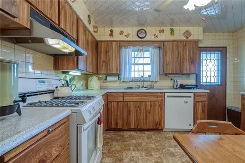 Kitchen - 507 Wendell Rd, Irwin, PA 15642 photo 1 of 3