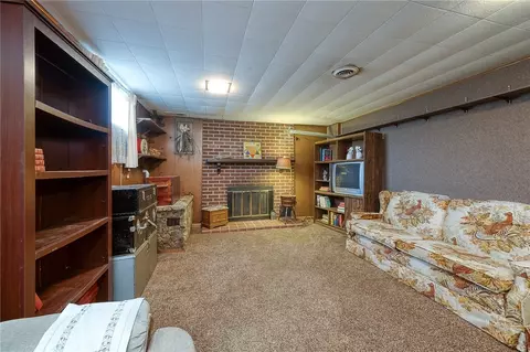 Living - 507 Wendell Rd, Irwin, PA 15642 photo 5 of 7