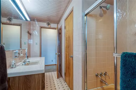 Bath - 507 Wendell Rd, Irwin, PA 15642 photo 3 of 3