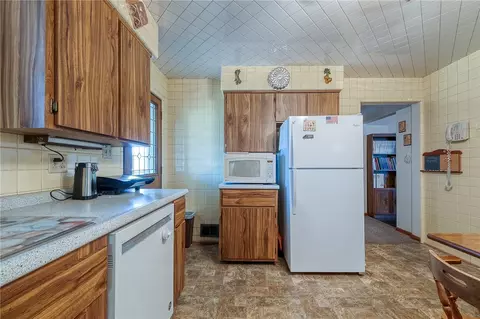 Kitchen - 507 Wendell Rd, Irwin, PA 15642 photo 2 of 3