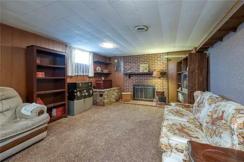 Living - 507 Wendell Rd, Irwin, PA 15642 photo 6 of 7