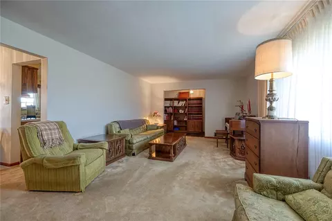 Living - 507 Wendell Rd, Irwin, PA 15642 photo 2 of 7