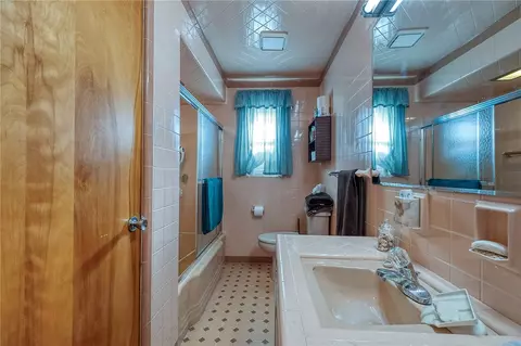 Bath - 507 Wendell Rd, Irwin, PA 15642 photo 2 of 3
