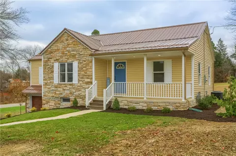 966 Mercer Rd, Butler, PA 16001