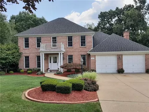 106 Chaucer Ct, Moon Twp, PA 15108