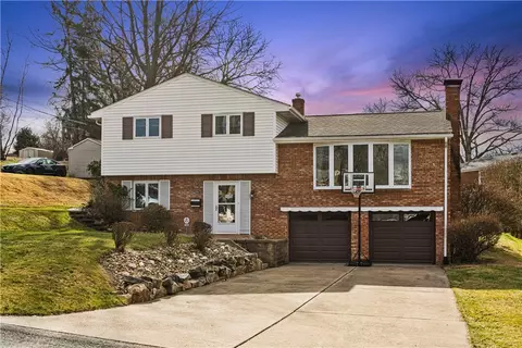 1334 Foxwood Dr, Monroeville, PA 15146